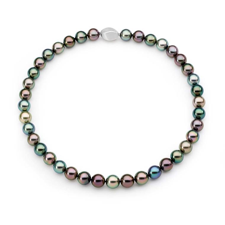 Linneys Tahitian pearl necklace in white gold.
